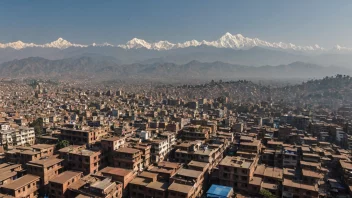 Kathmandu bybilde med Himalaya-fjellene