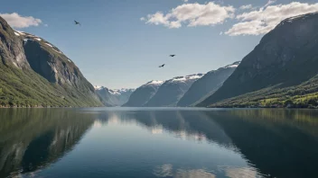 Et fredelig norsk fjord med rypefugler som flyr over.