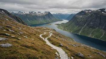 En fredelig og åndeløs utsikt over et norsk fjellandskap.