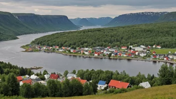 Et fredelig norsk landskap med en liten by i bakgrunnen.