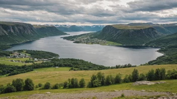 Et naturskjønt bilde av Laugaland, som viser dets vakre landskap og kulturelle betydning.