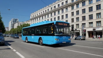 En trolleybuss som kjører langs en bygate