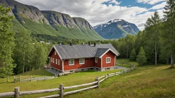 Et tradisjonelt norsk trehus i et naturskjønt landskap.