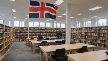 Et stort, moderne bibliotek med et norsk flagg i bakgrunnen.