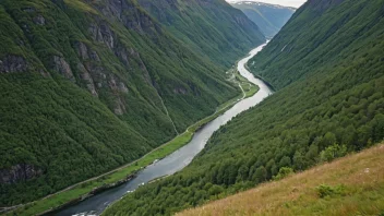 Et malerisk utsikt over en bratt bakke i Norge.